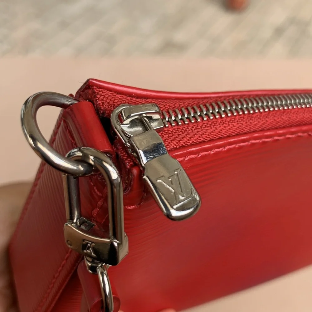 Red LV Louis Vuitton shoulder bag Pochette. - Picture 4 of 10